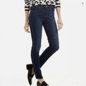 Levi's Women's Classic Studded Mid Rise Skinny Jeans in Size (4) W27, L30 EUC